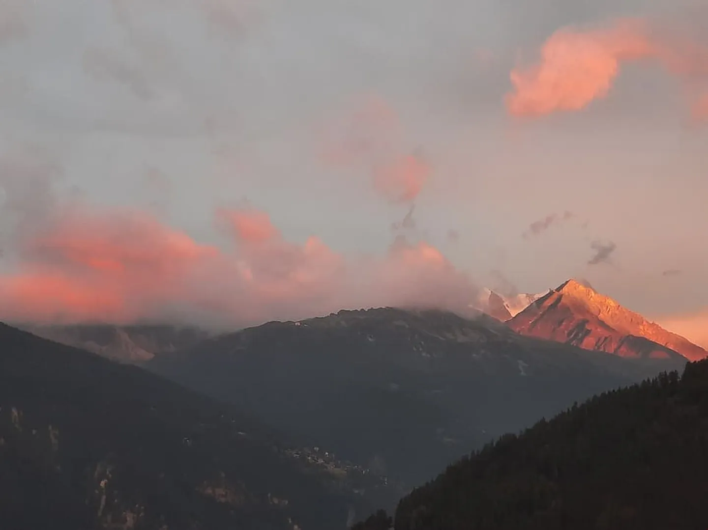 Tourist Location - Spacious Chalet with Spectacular View of the Val d'Anniv - Photo 2 of 13