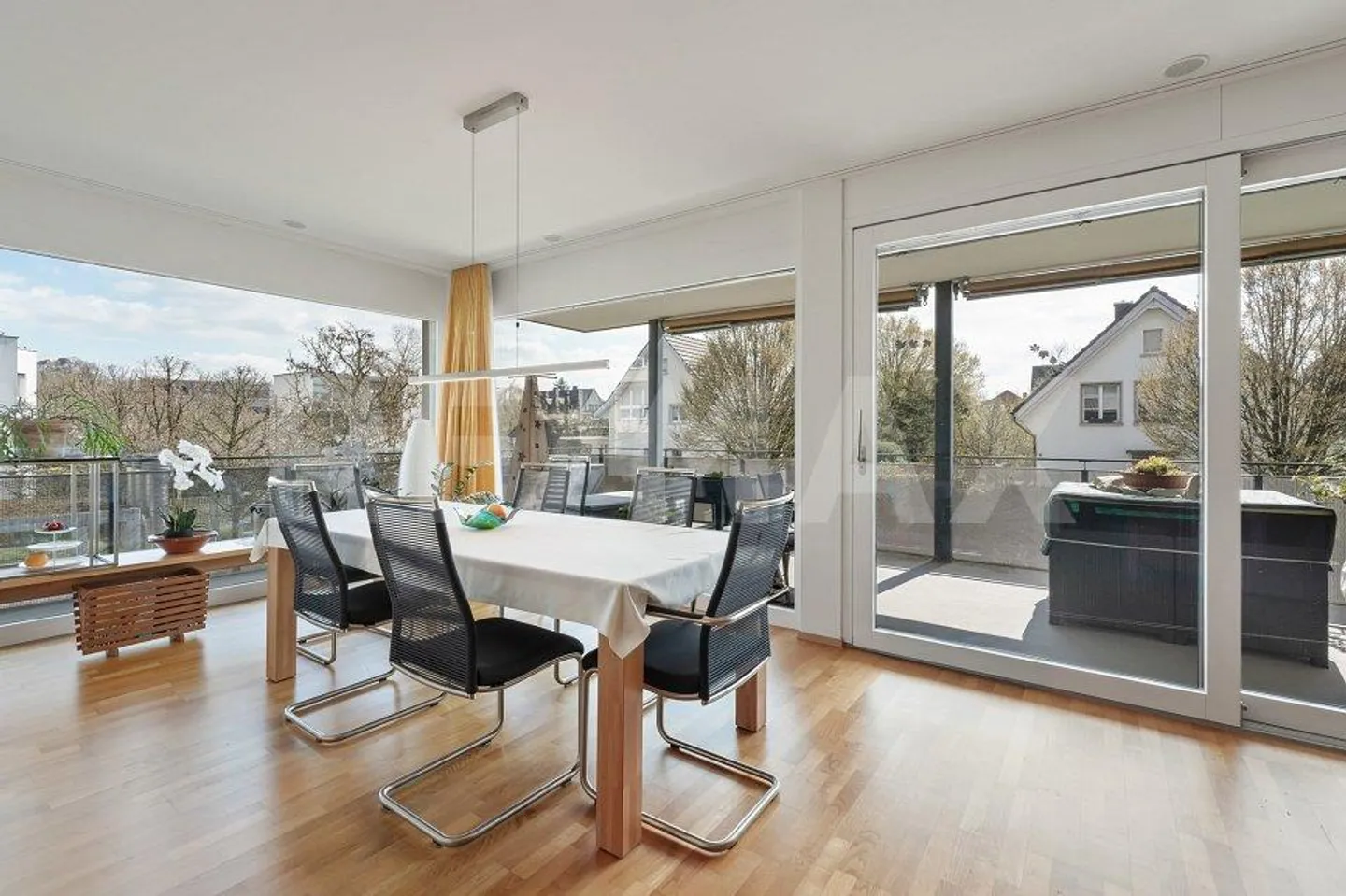 New Family Gem in the Heart of Lenzburg - Photo 2 of 10