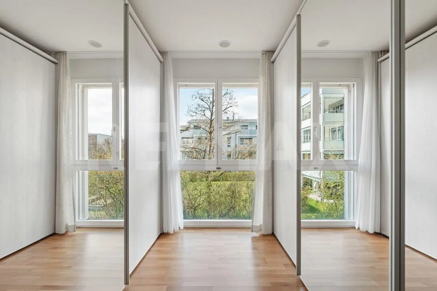 New Family Gem in the Heart of Lenzburg - Photo 3 of 10