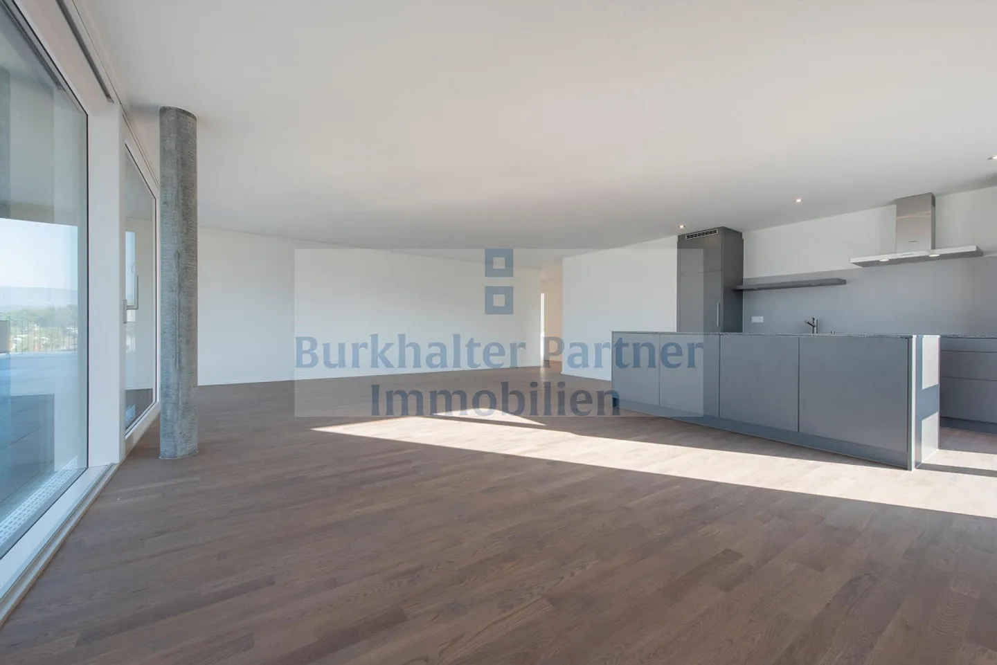 La tua nuova casa con una vera qualità della vita - goditi la loggia e la terrazza - Foto 2 di 10