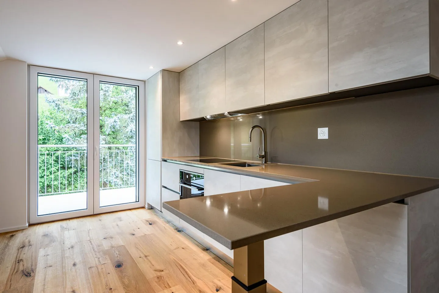 Top modern 4.5 room apartment in a quiet location! - Photo 2 of 8