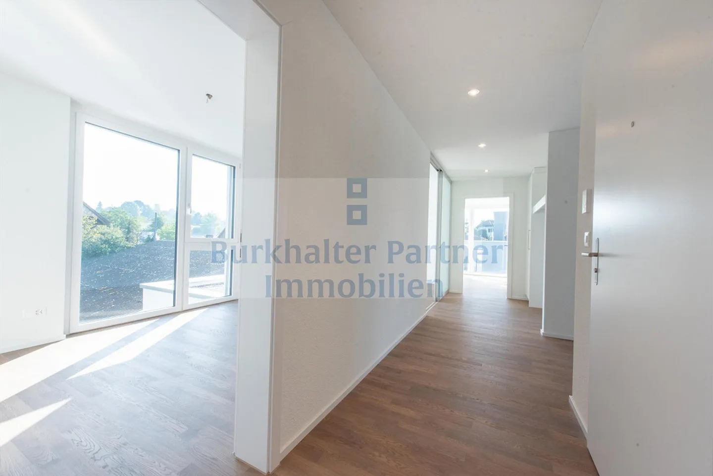 La tua nuova casa con una vera qualità della vita - goditi la loggia e la terrazza - Foto 3 di 10