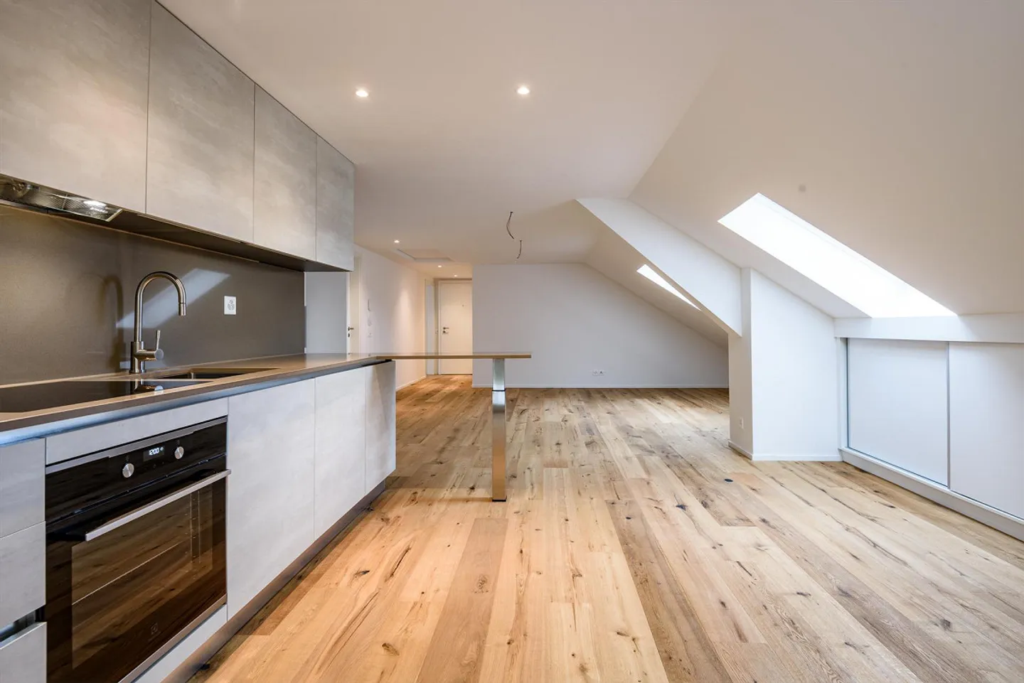 Top modern 4.5 room apartment in a quiet location! - Photo 1 of 8