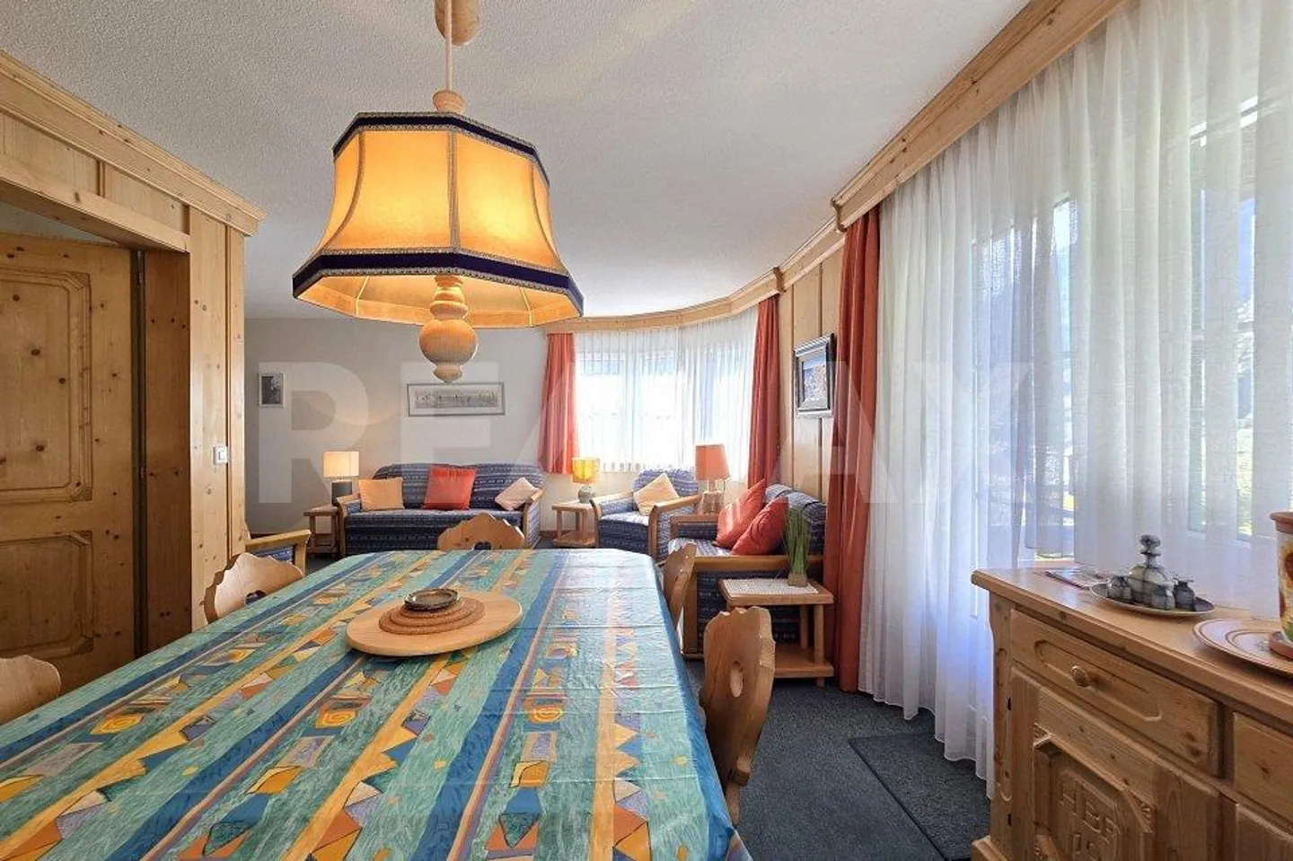 Cozy 3.5-room apartment in a prime location in Leukerbad - with unobstructed views - Photo 4 of 13