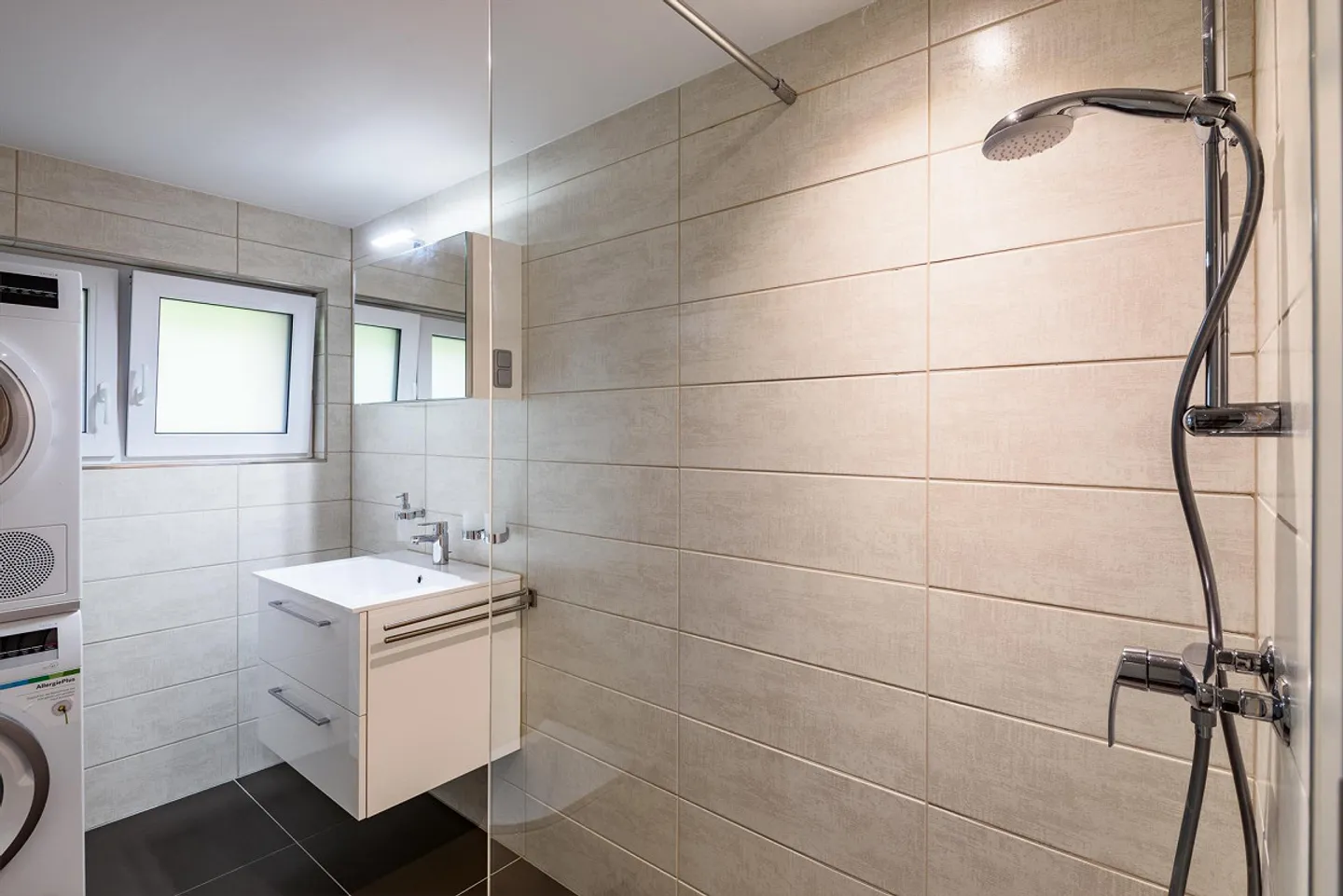 Top modern 4.5 room apartment in a quiet location! - Photo 4 of 8