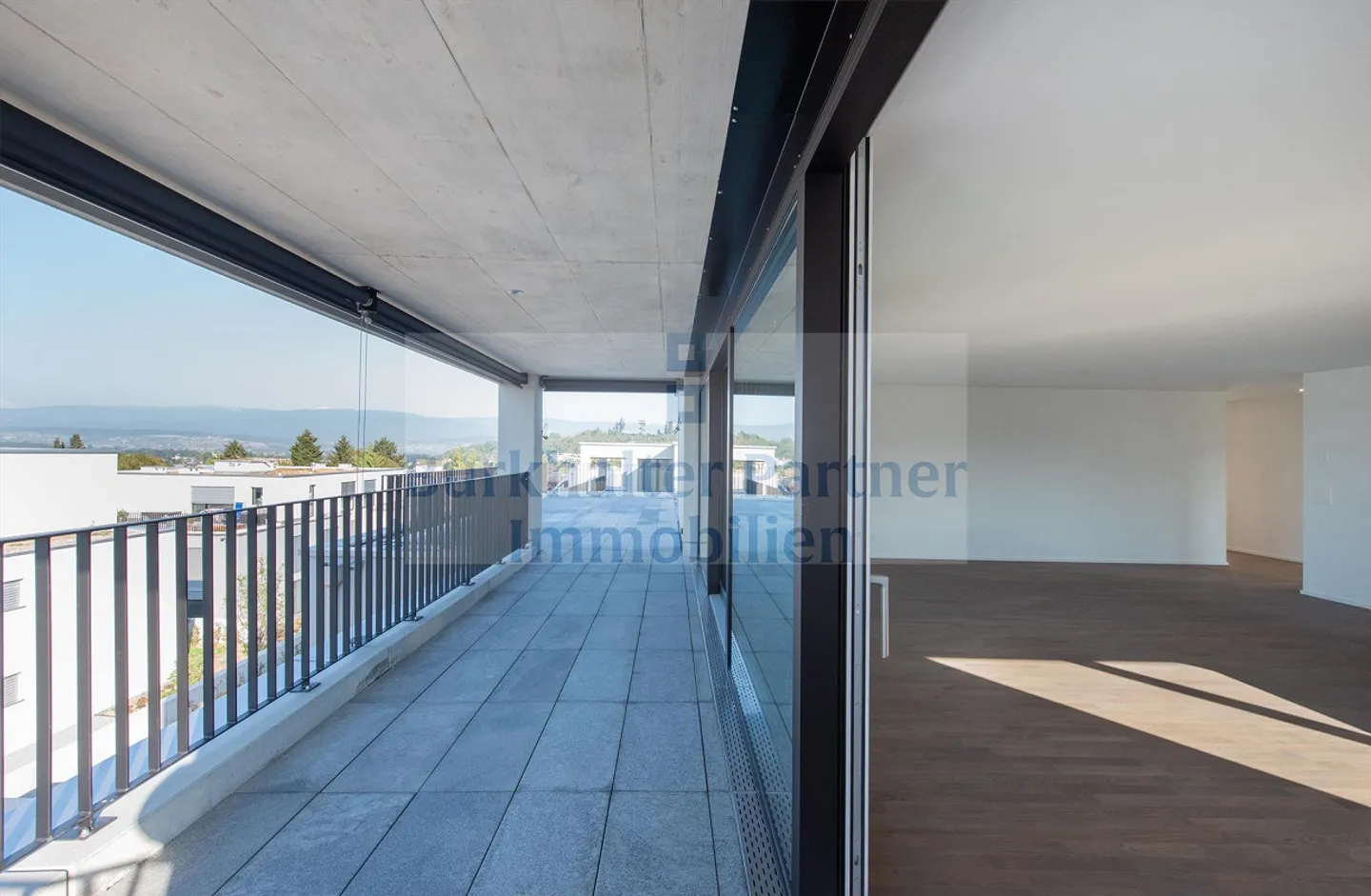 La tua nuova casa con una vera qualità della vita - goditi la loggia e la terrazza - Foto 9 di 10