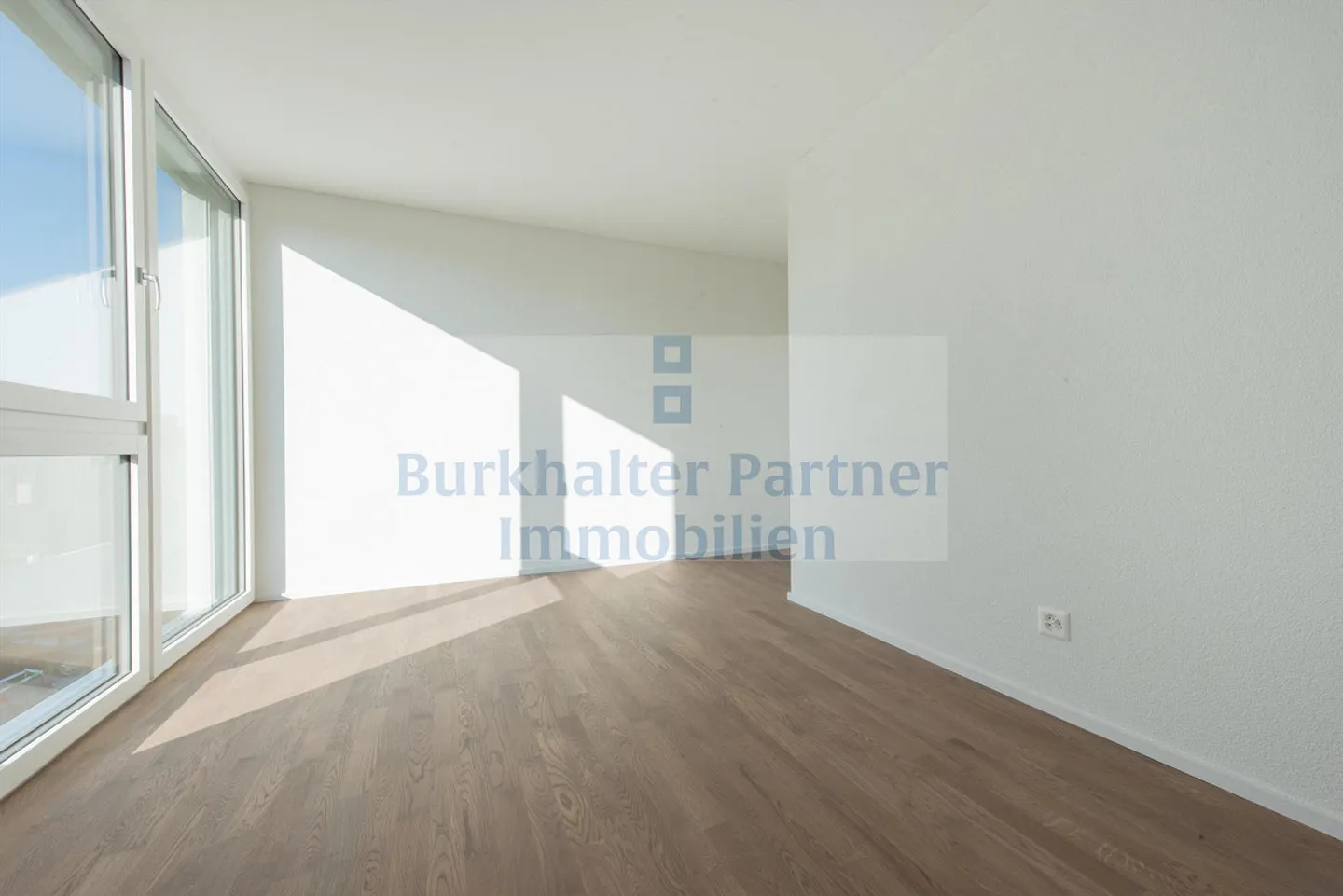 La tua nuova casa con una vera qualità della vita - goditi la loggia e la terrazza - Foto 6 di 10