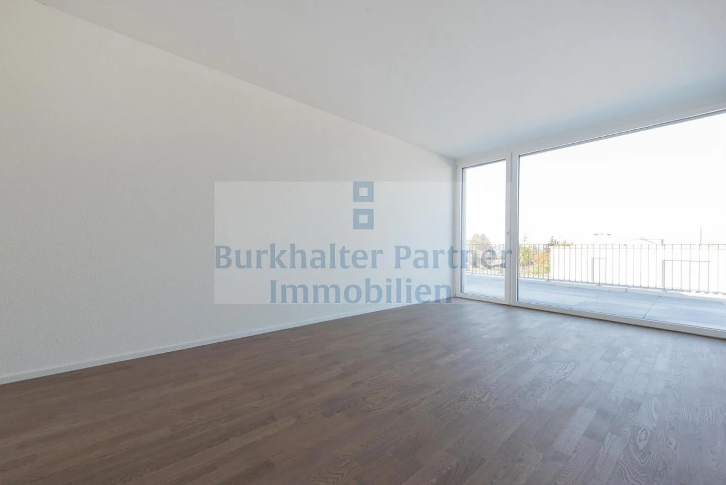 La tua nuova casa con una vera qualità della vita - goditi la loggia e la terrazza - Foto 7 di 10