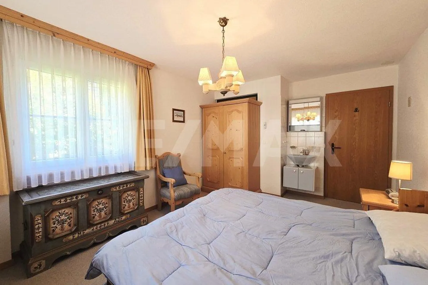 Cozy 3.5-room apartment in a prime location in Leukerbad - with unobstructed views - Photo 9 of 13