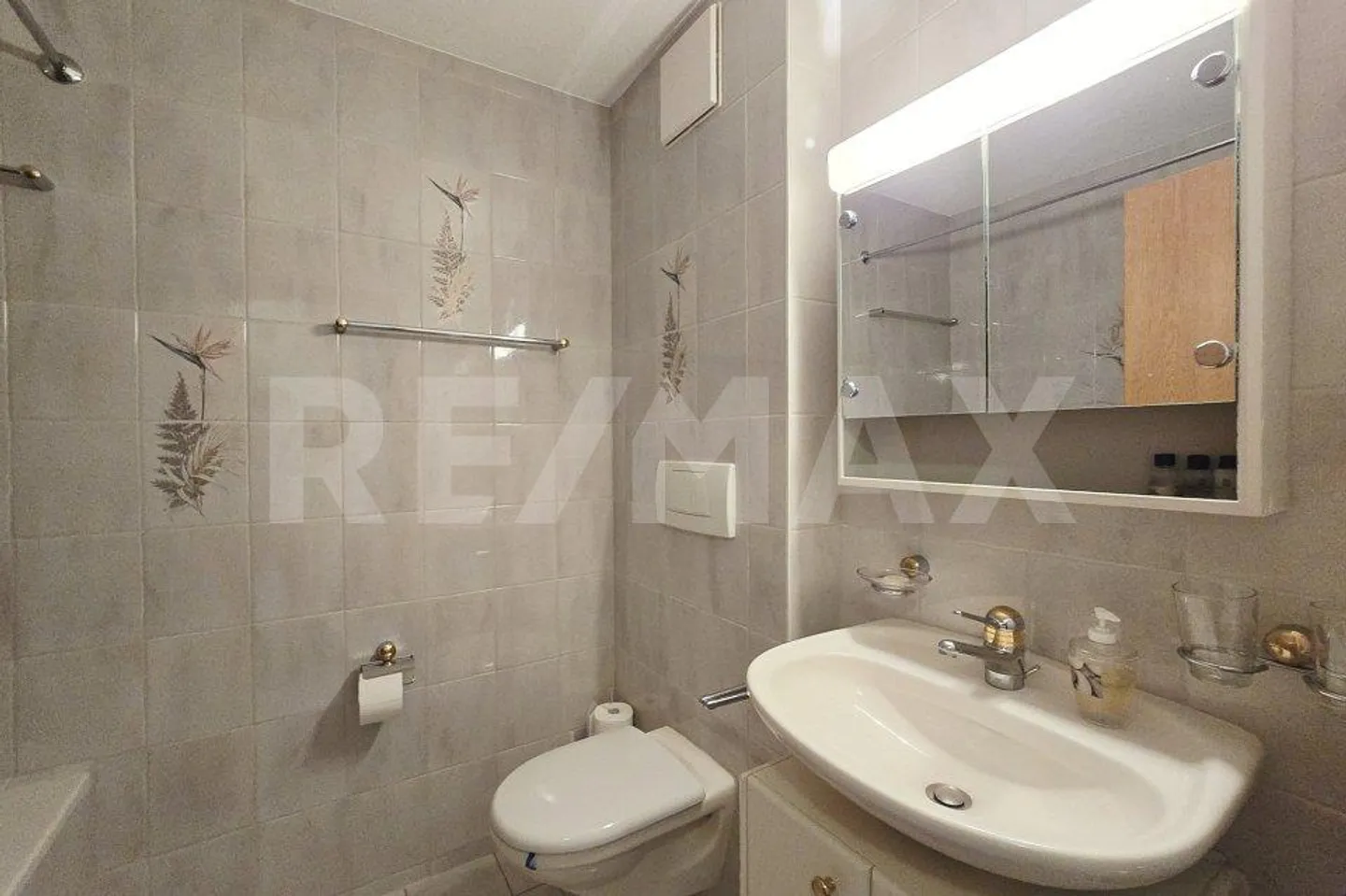Cozy 3.5-room apartment in a prime location in Leukerbad - with unobstructed views - Photo 10 of 13