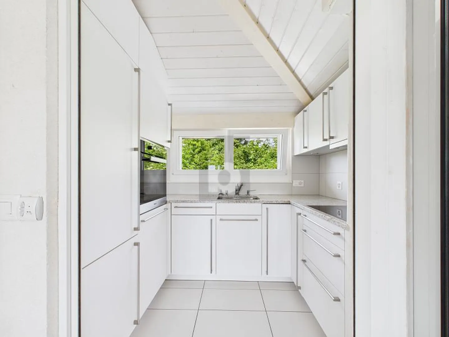 CHAMBRE LUMINEUSE ET MEUBLÉE - Photo 3 sur 6