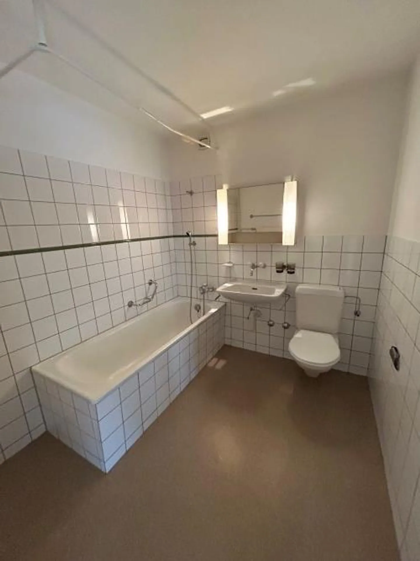 3-room apartment with 2 balconies - Photo 5 of 6