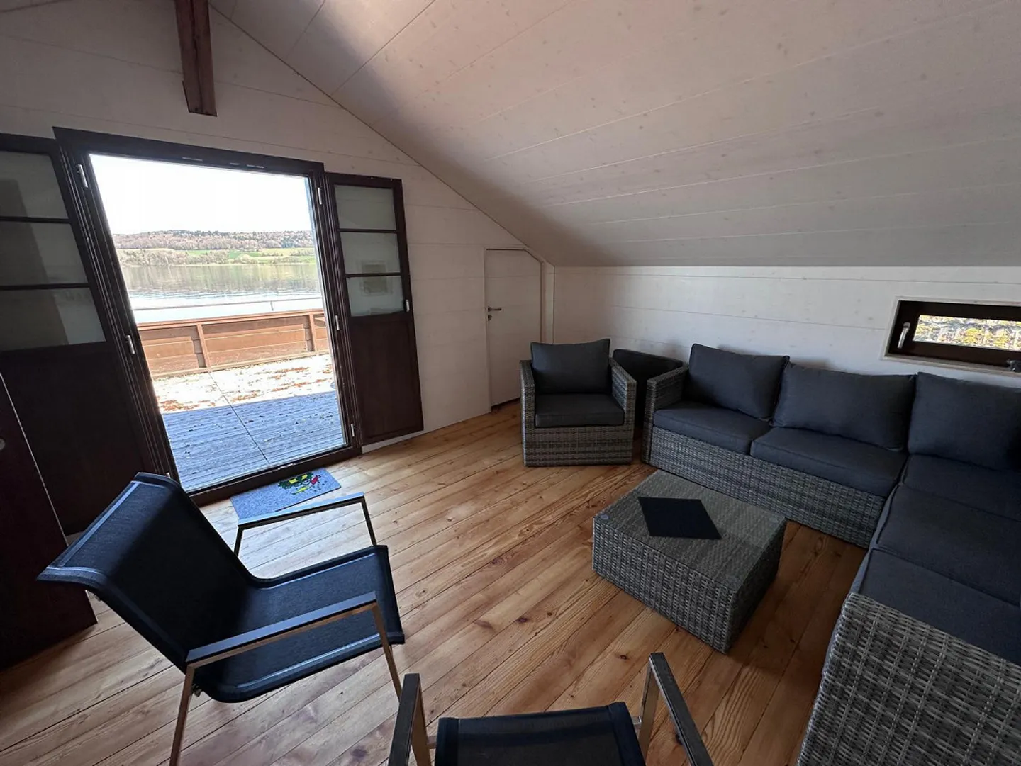 Dreamlike Boat and Bath House at Beautiful Hallwilersee - Photo 8 of 12