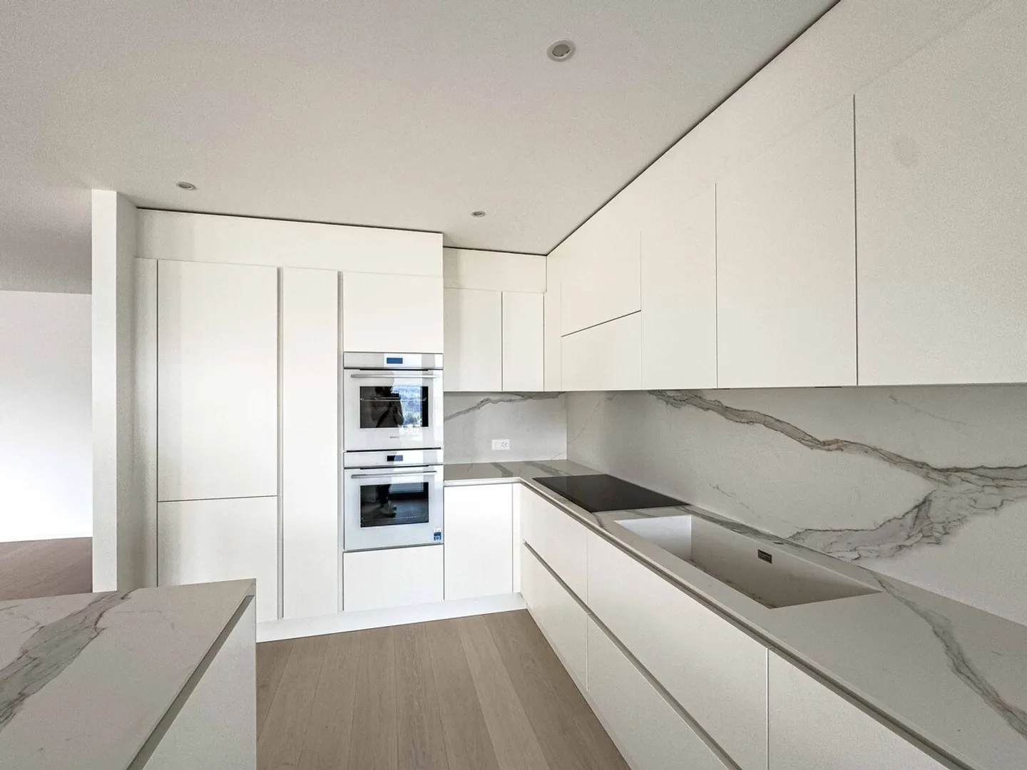 Neue 2.5-Zimmer-Wohnung mit Seeblick und Garten in Montagnola - Foto 3 von 6