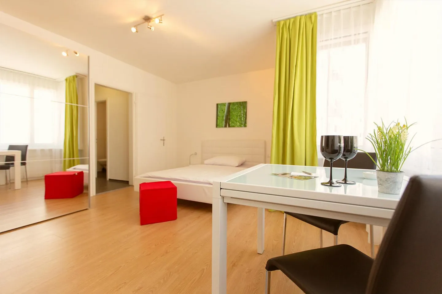 Furnished 1.5-room apartment with service - City Center / Downtown Basel - Photo 1 of 7