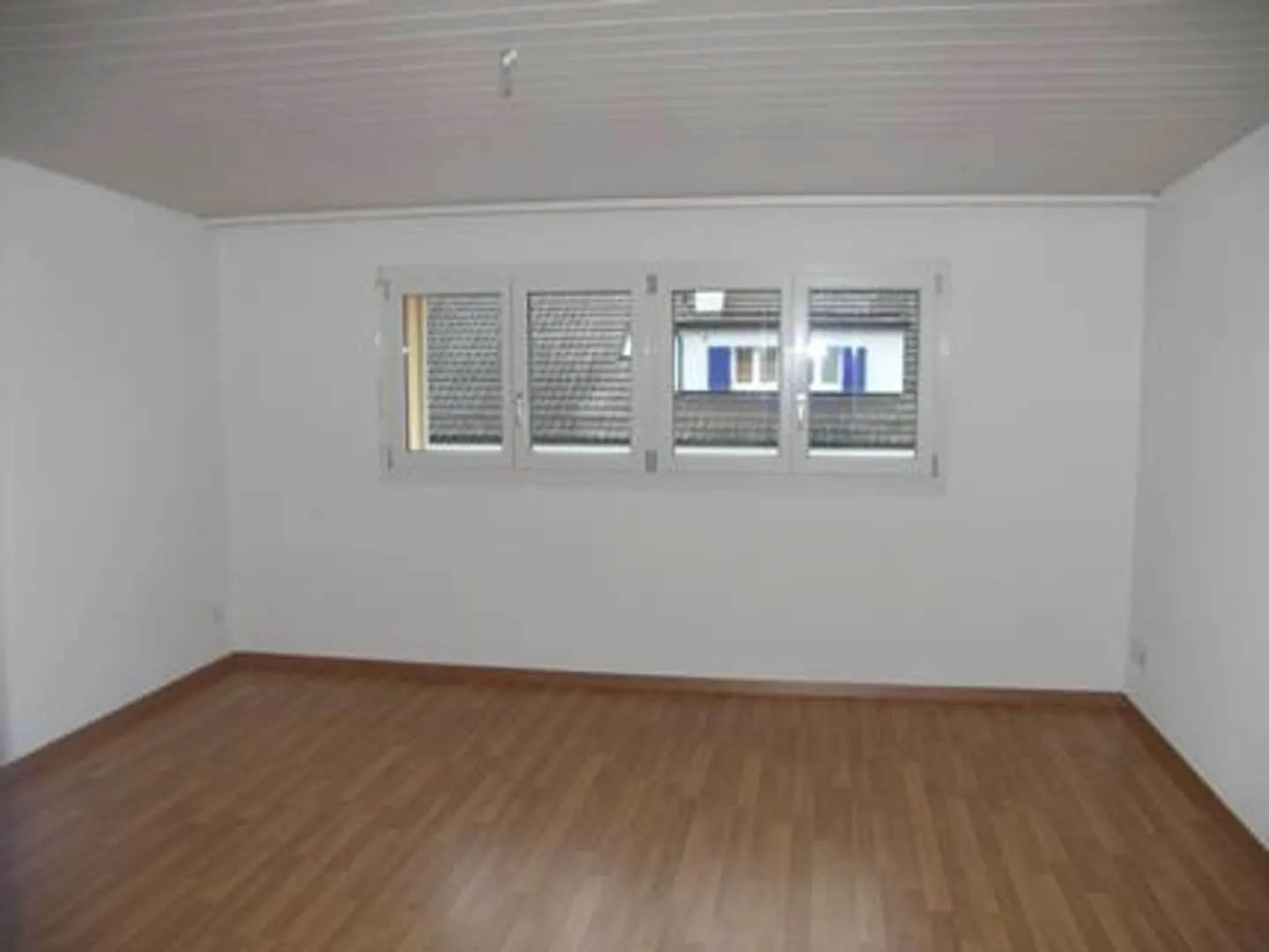 Appartement sous les combles de 3,5 pièces confortable - Photo 3 sur 8