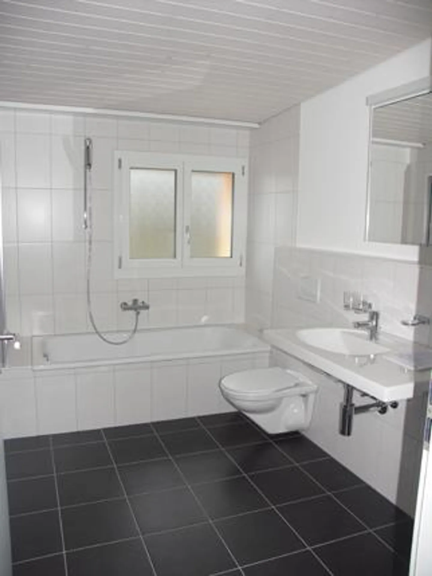 Appartement sous les combles de 3,5 pièces confortable - Photo 5 sur 8