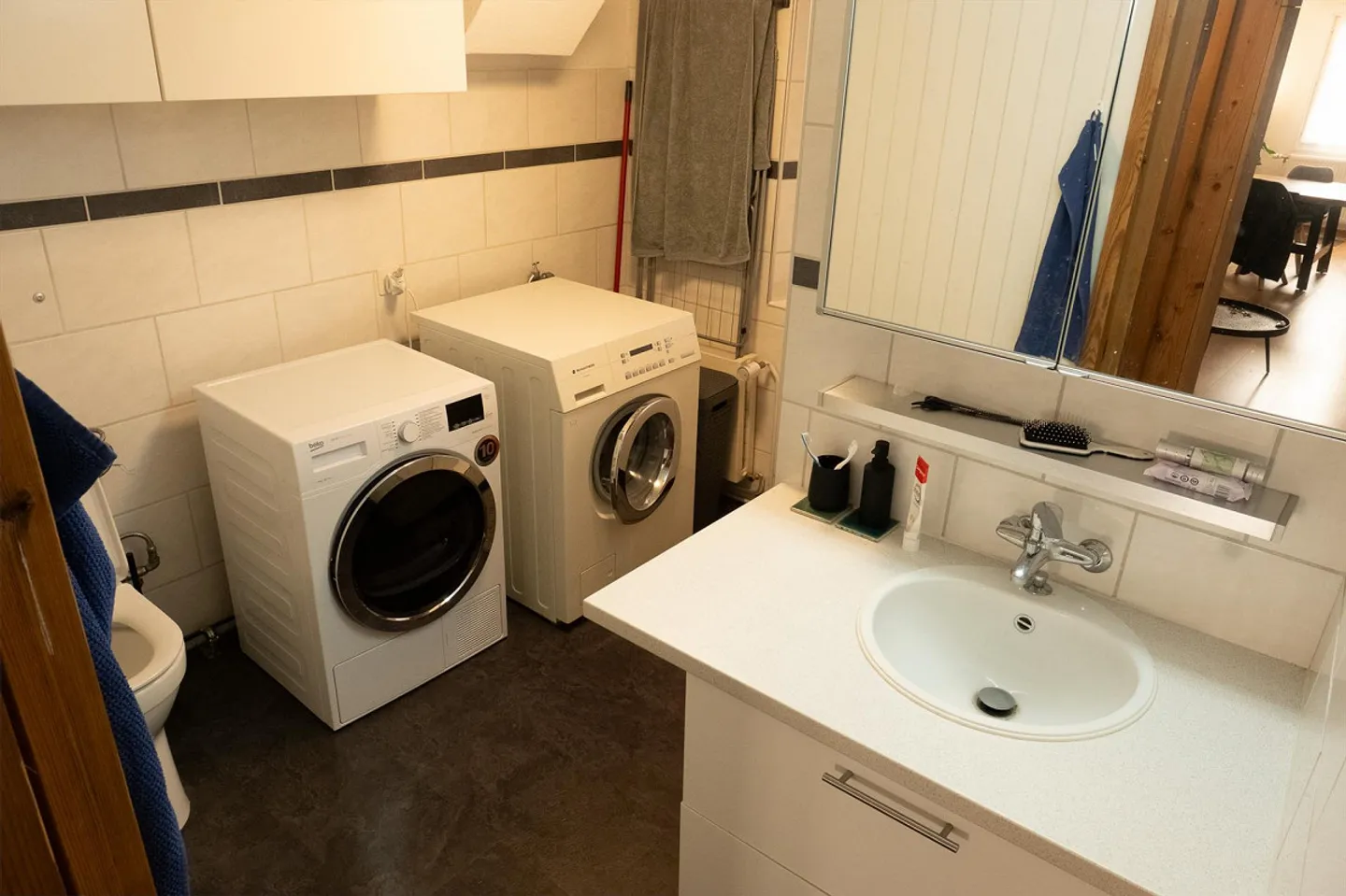 Charmante 2.5-Zimmer-Wohnung mit eigenem Sitzplatz  in Langnau am Albi - Foto 15 von 15