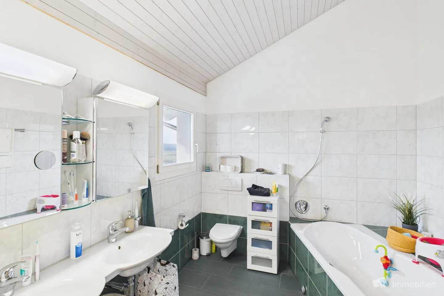 Detached Family Home with a View - Photo 7 of 18