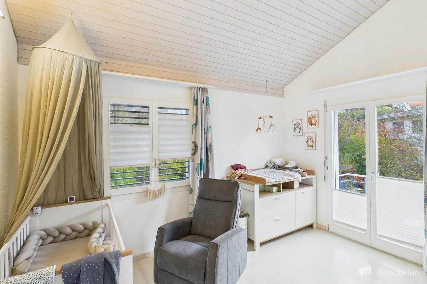 Detached Family Home with a View - Photo 9 of 18