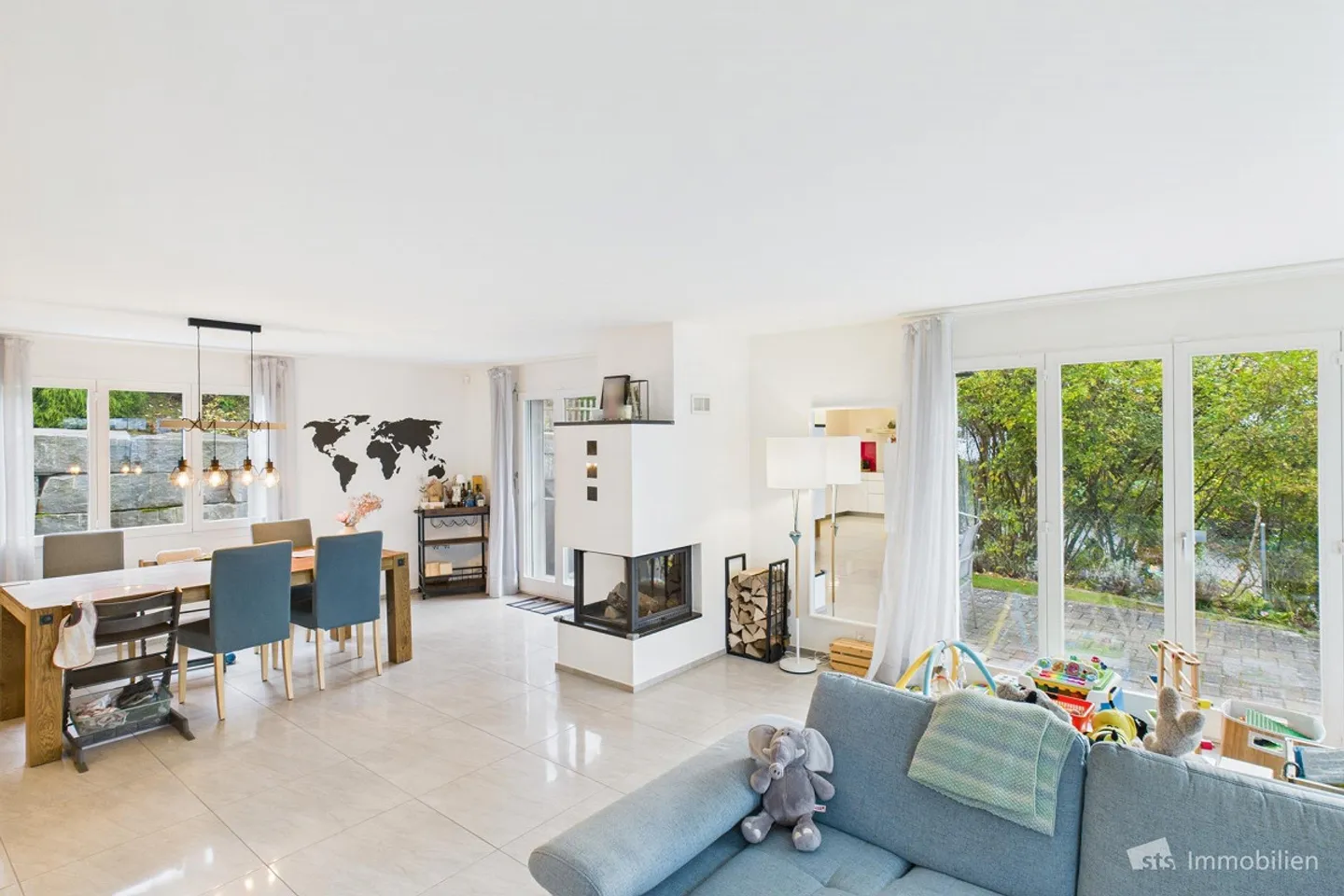 Detached Family Home with a View - Photo 2 of 18