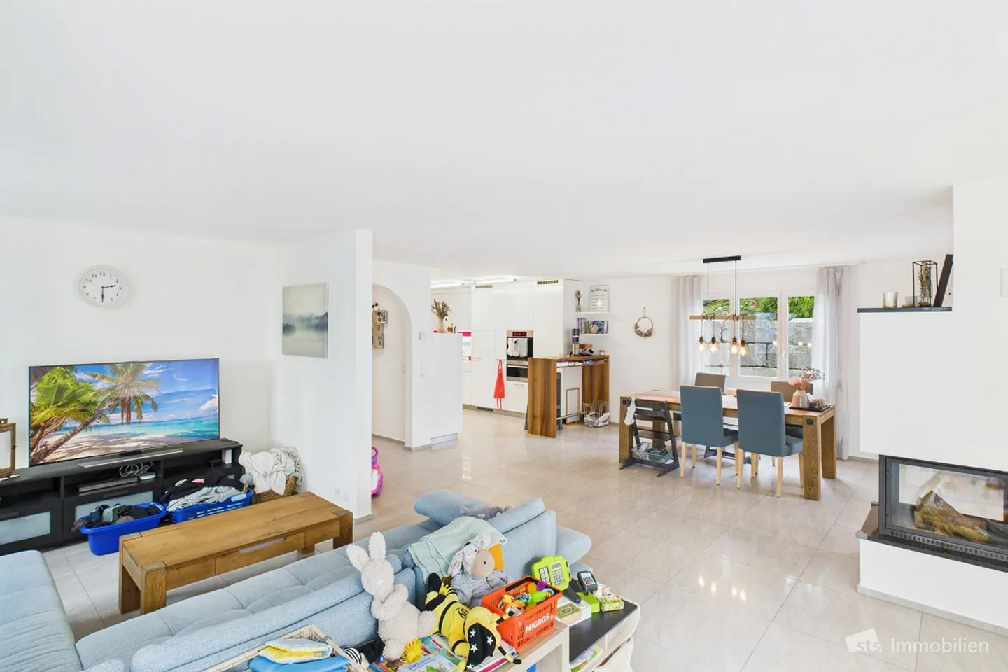 Detached Family Home with a View - Photo 3 of 18