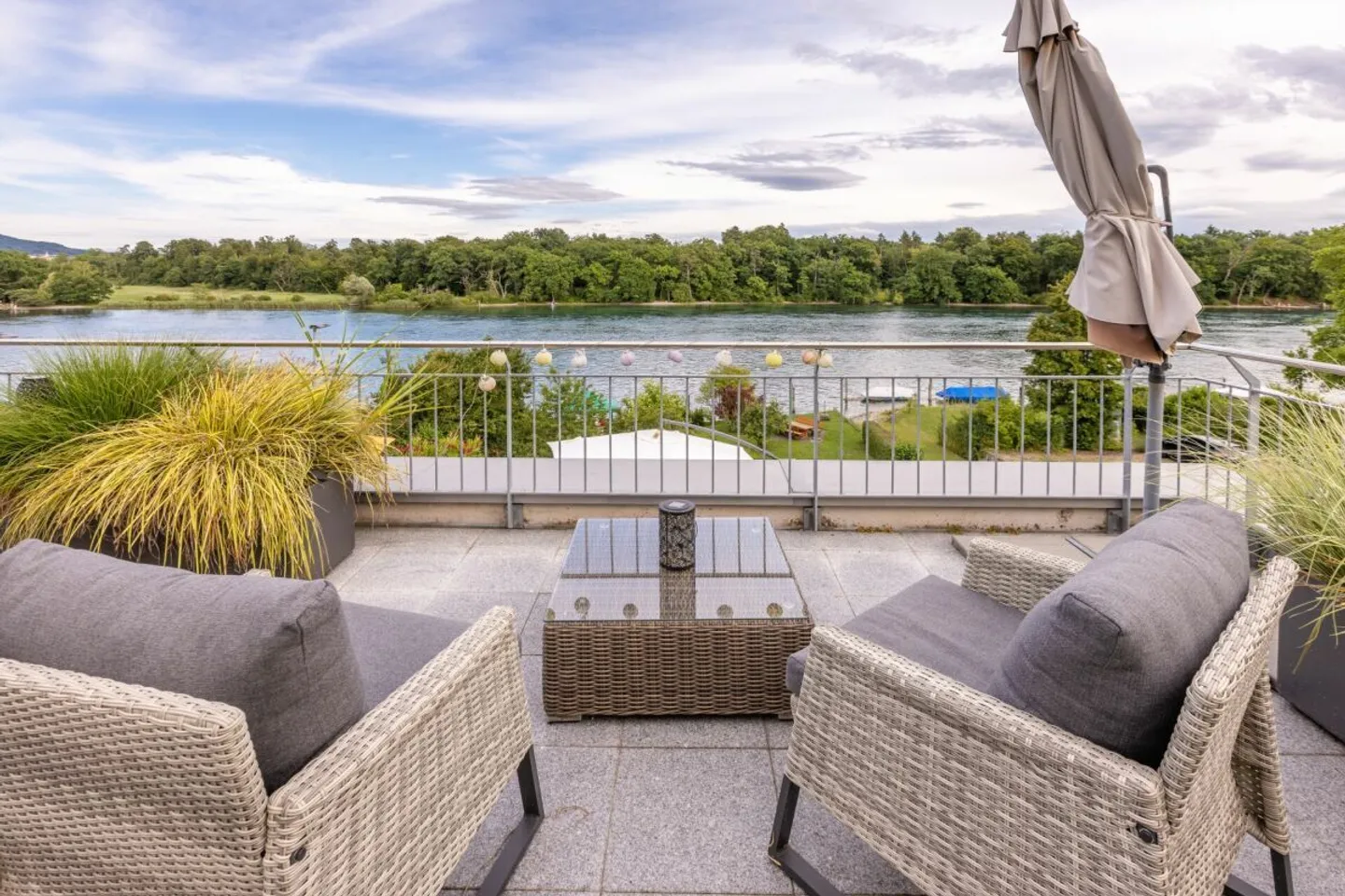 Exclusive 5.5-room terrace apartment - Premium Rhine view in Büsingen am Hochrhein - Photo 3 of 42