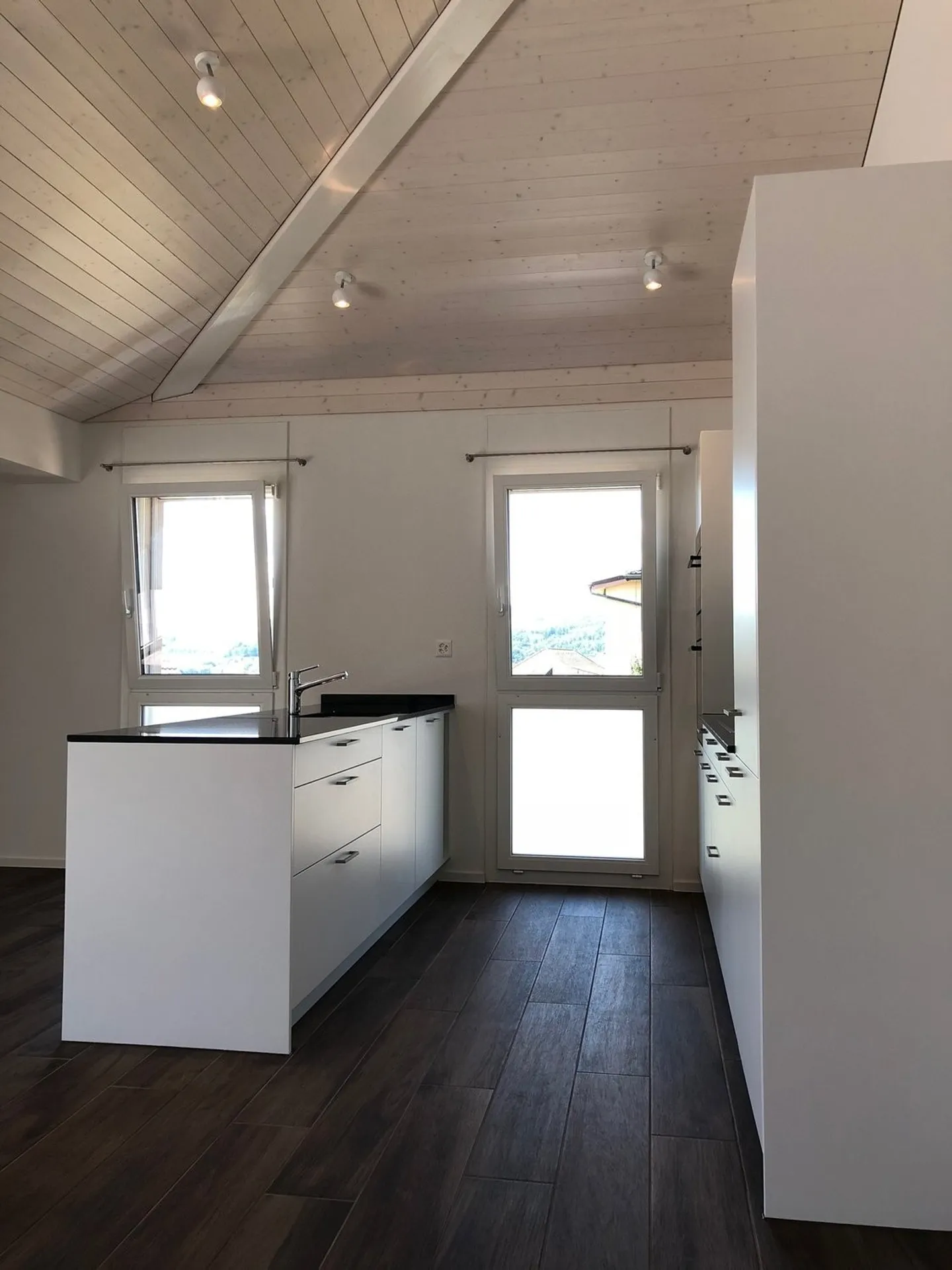 Bright 4.5-Room Attic Apartment in Leibstadt – Modern, Quiet, and Family-Friendly - Photo 4 of 16