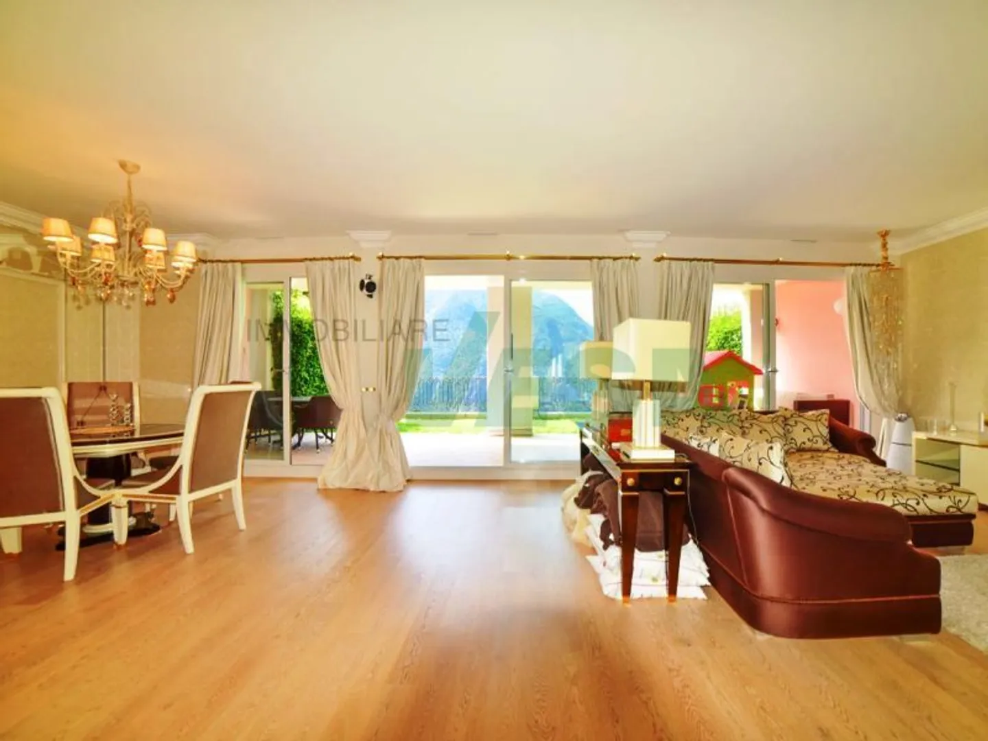 Elegant Duplex Apartment with Lake View - Photo 5 of 9