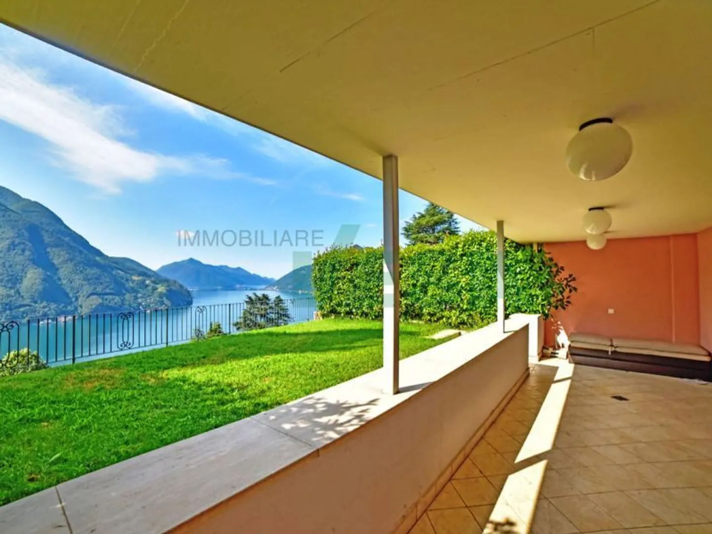 Elegant Duplex Apartment with Lake View - Photo 3 of 9