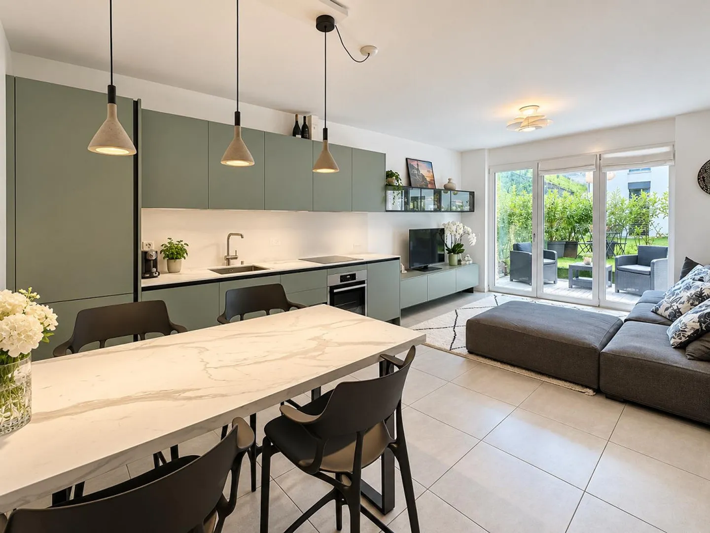 MENDRISIO | 2,5 PIÈCES AVEC VÉRANDA ET JARDIN PRIVÉ EN PLUS D'UN EMPLACEMENT DE PARKING DANS UN GARAGE - Photo 6 sur 20