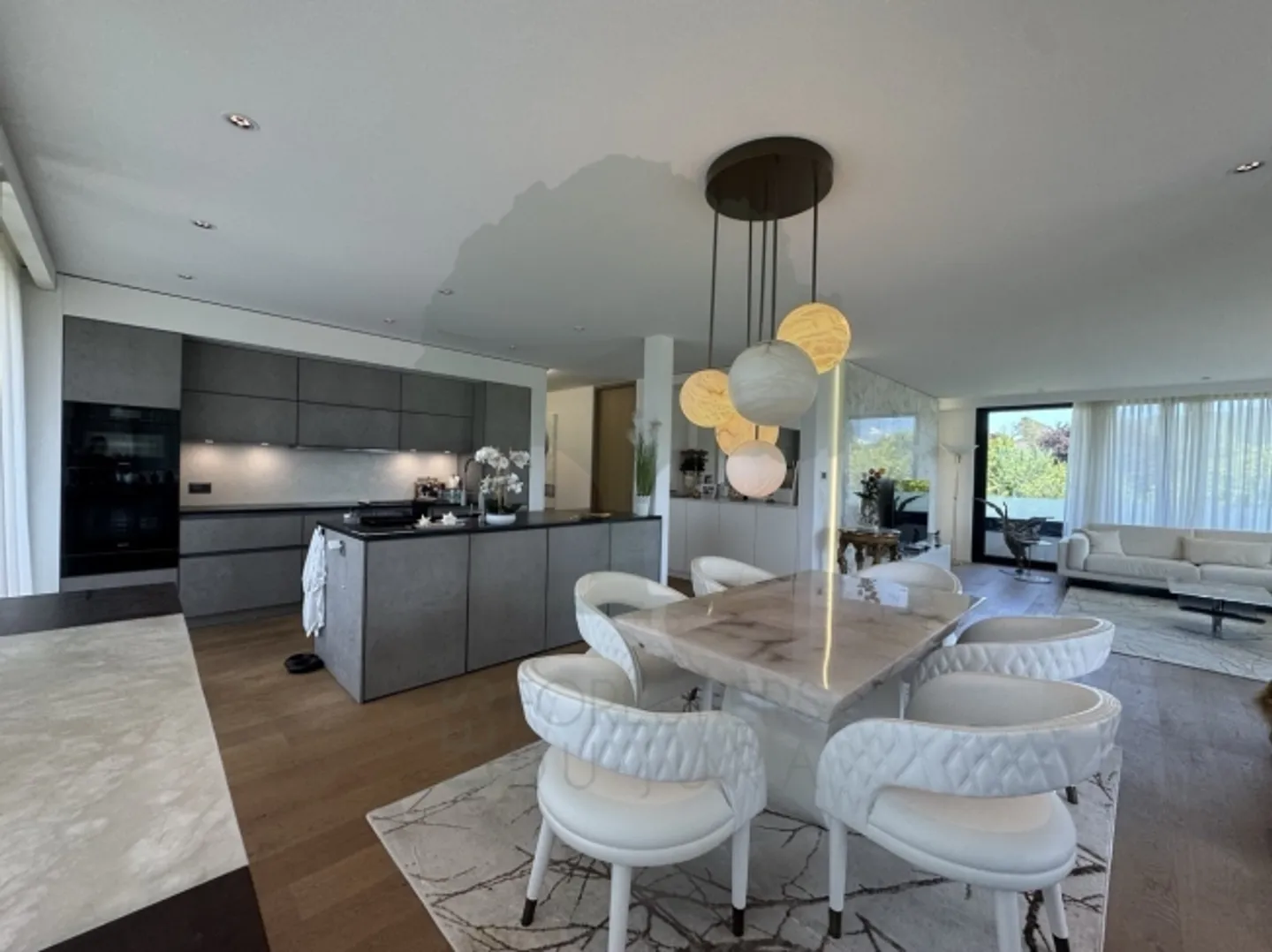 Stunning 5.5-room apartment of 170 m² with terrace of 62 m² - Photo 12 of 20