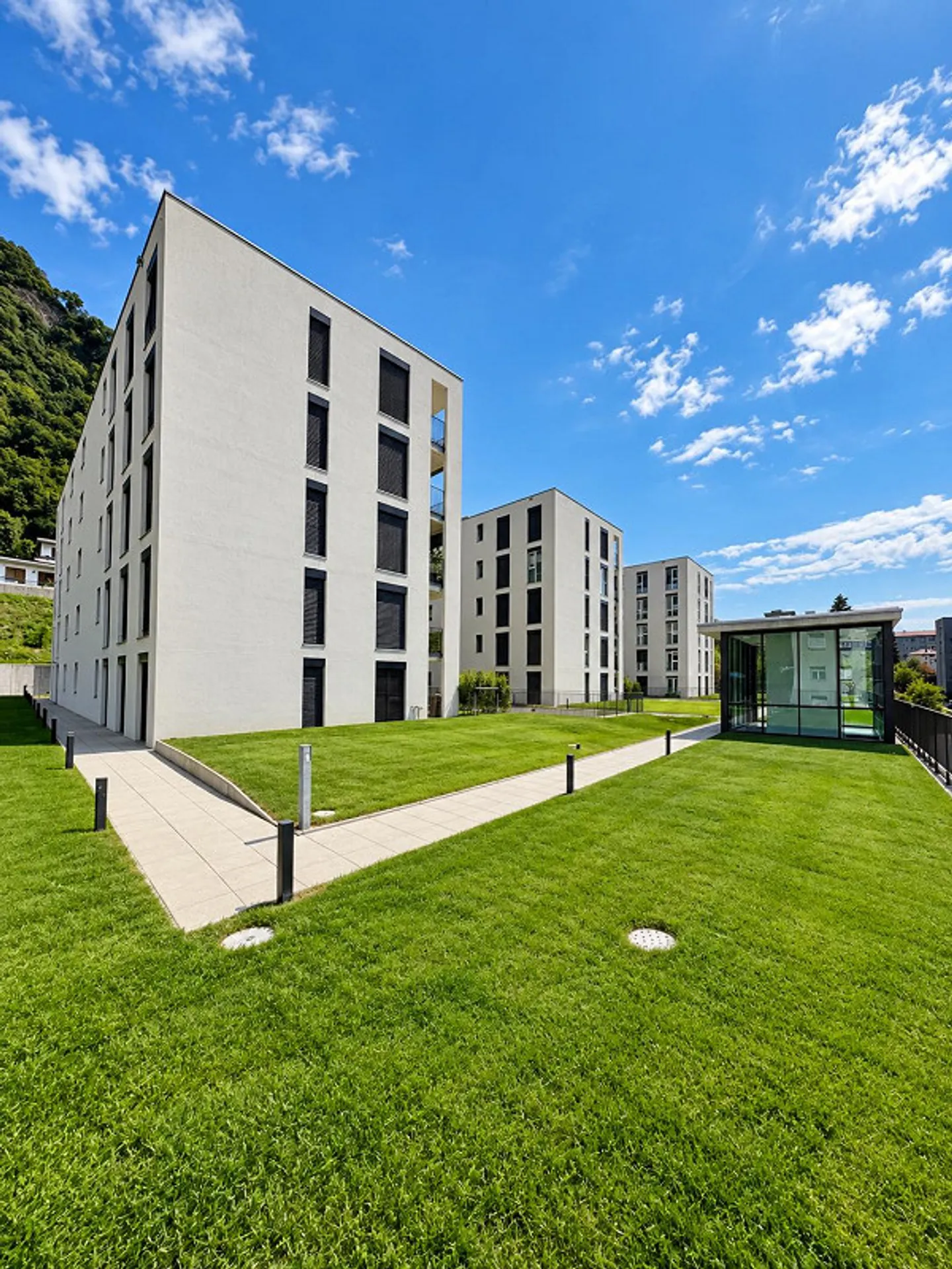MENDRISIO | 2,5 PIÈCES AVEC VÉRANDA ET JARDIN PRIVÉ EN PLUS D'UN EMPLACEMENT DE PARKING DANS UN GARAGE - Photo 10 sur 20