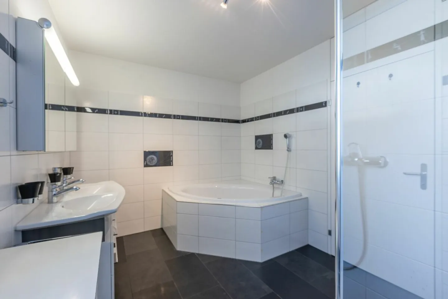 Exclusive 5.5-room terrace apartment - Premium Rhine view in Büsingen am Hochrhein - Photo 30 of 42