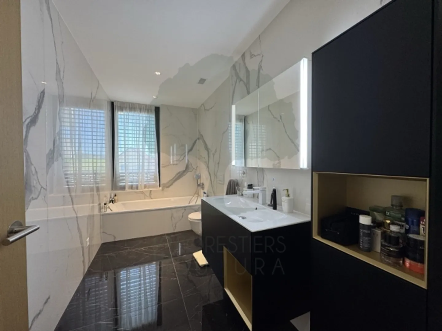 Stunning 5.5-room apartment of 170 m² with terrace of 62 m² - Photo 17 of 20