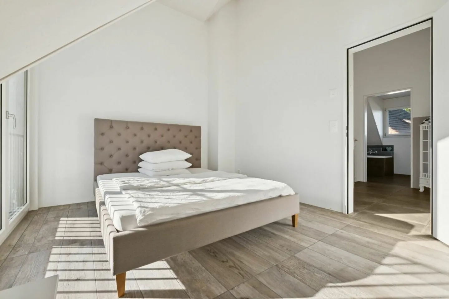 MAISON JUMELÉE NEUVE DANS LA RÉGION VITICOLE DE ZURICH - Photo 3 sur 8