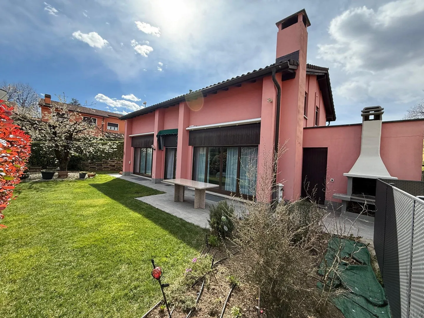 Superbe villa unifamiliale à Breganzona avec jardin - Photo 1 sur 4