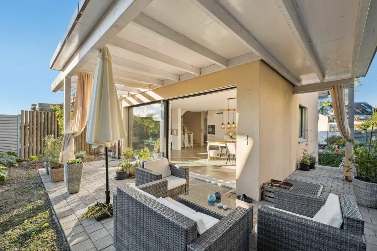 MAISON JUMELÉE NEUVE DANS LA RÉGION VITICOLE DE ZURICH - Photo 5 sur 8