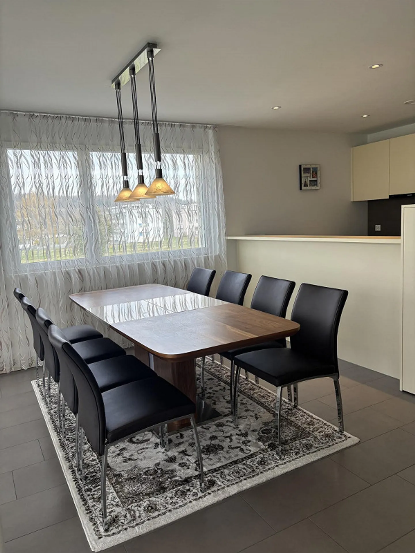 Charming and stylishly furnished apartment with large balcony - Photo 4 of 16