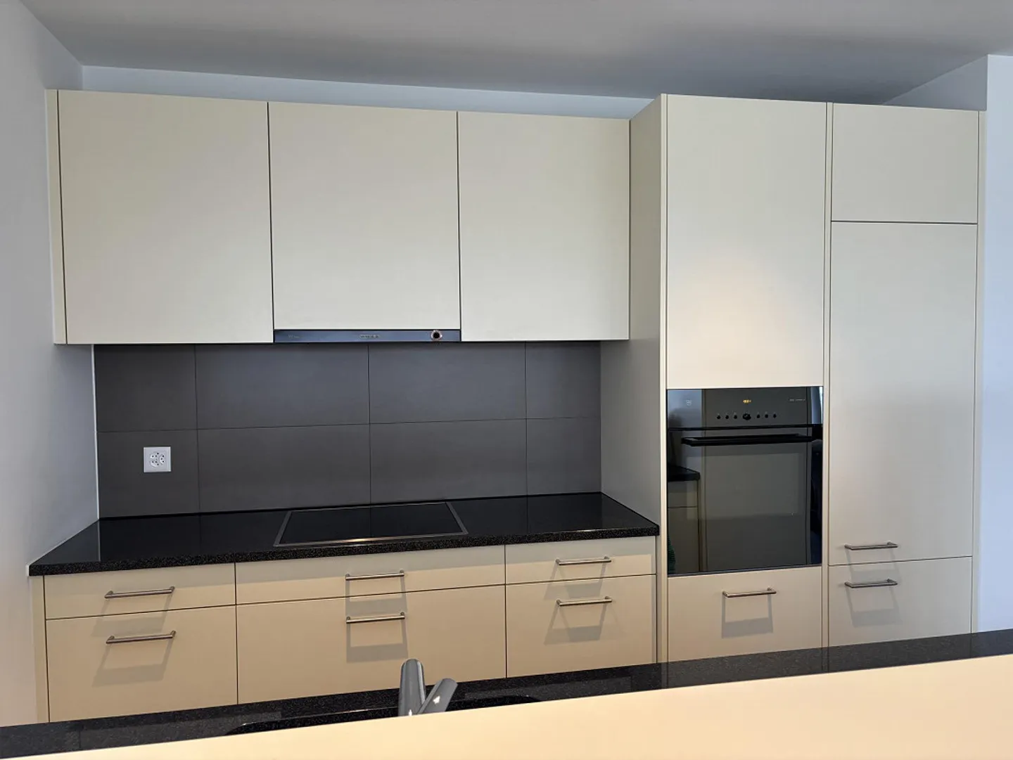 Charming and stylishly furnished apartment with large balcony - Photo 5 of 16