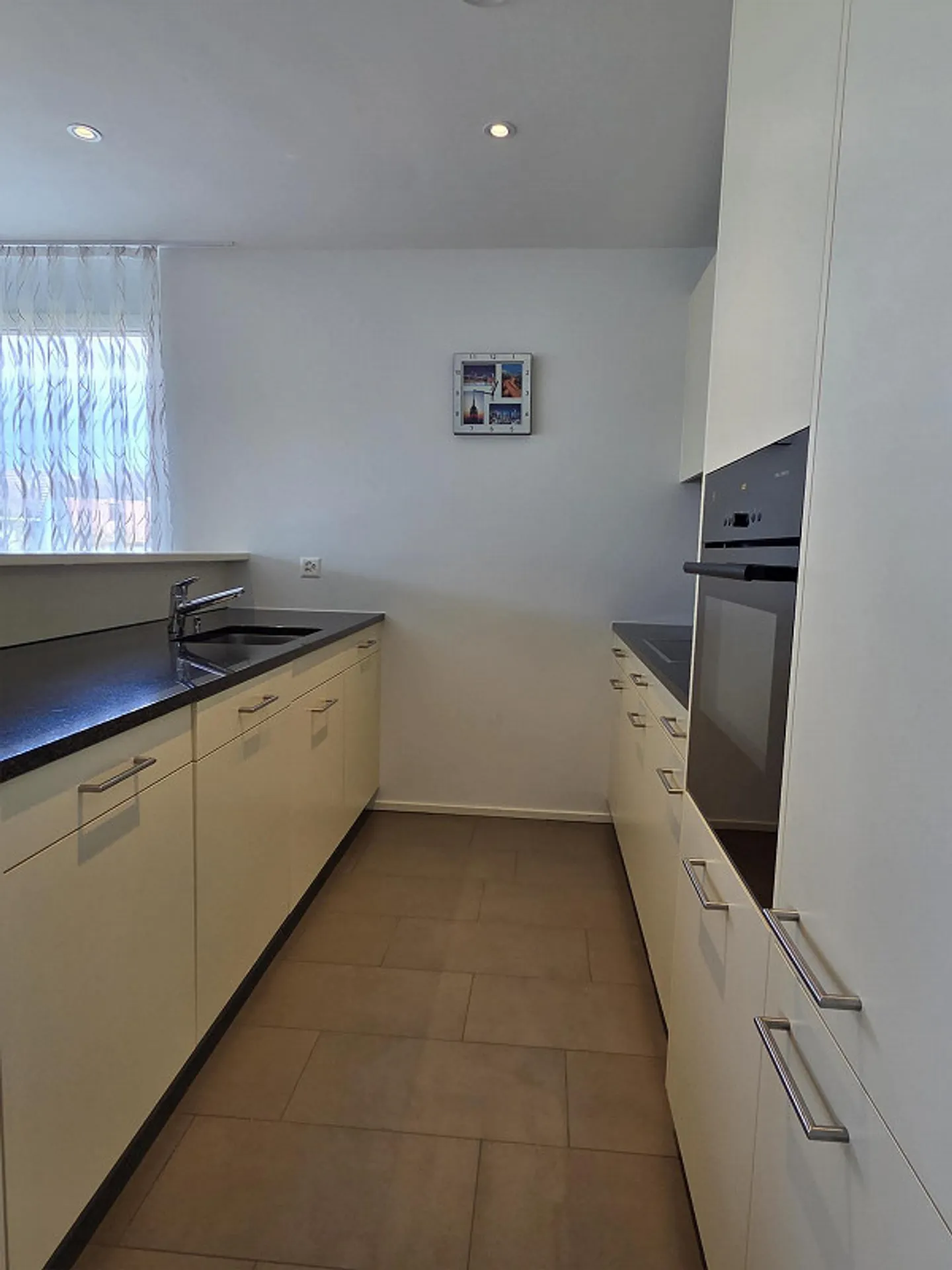 Charming and stylishly furnished apartment with large balcony - Photo 6 of 16