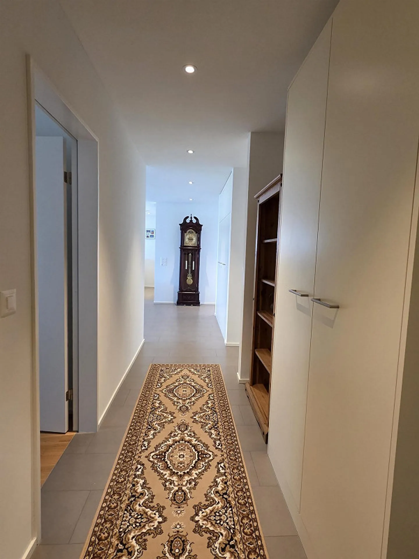 Charming and stylishly furnished apartment with large balcony - Photo 7 of 16