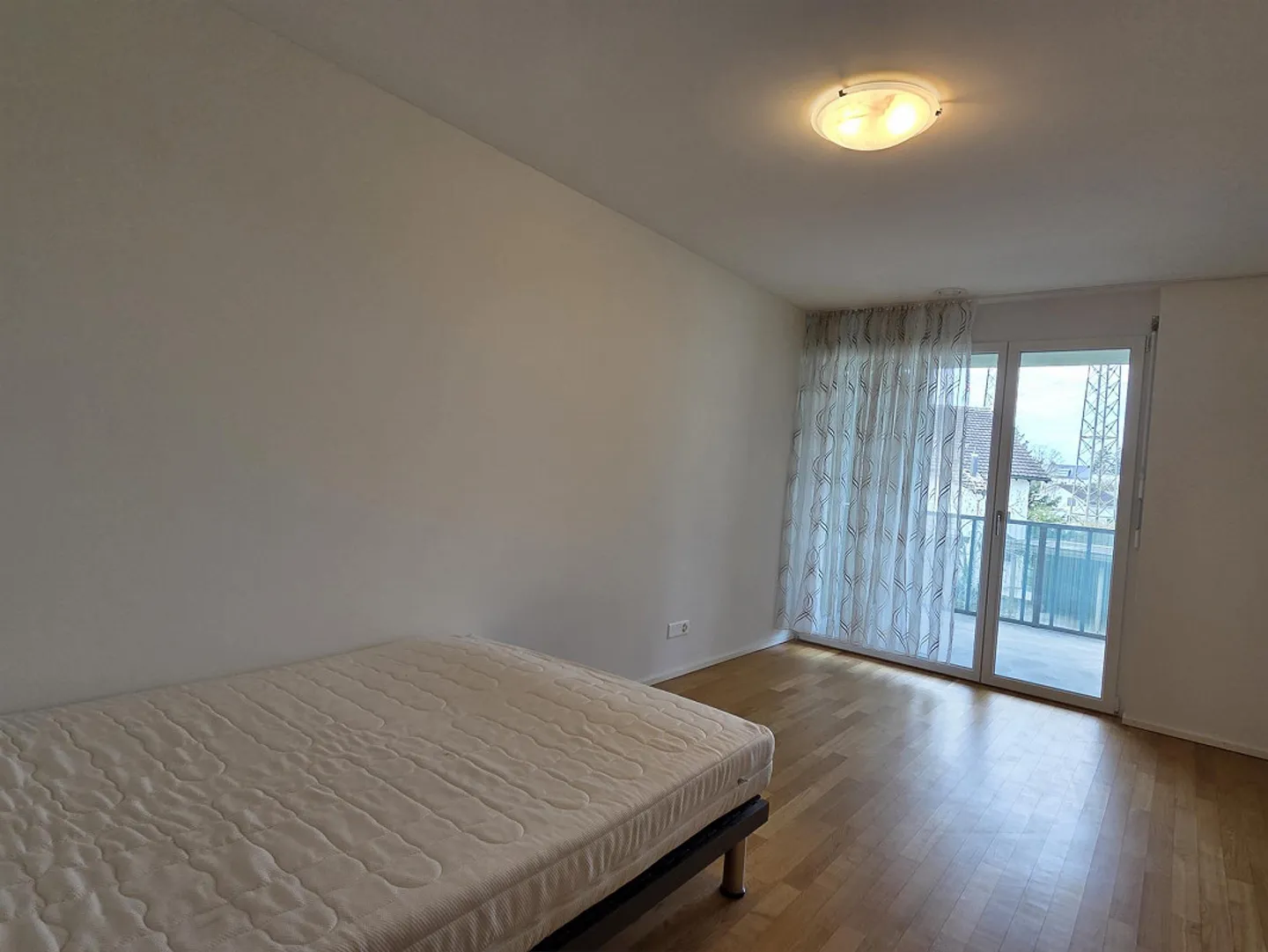 Charming and stylishly furnished apartment with large balcony - Photo 11 of 16