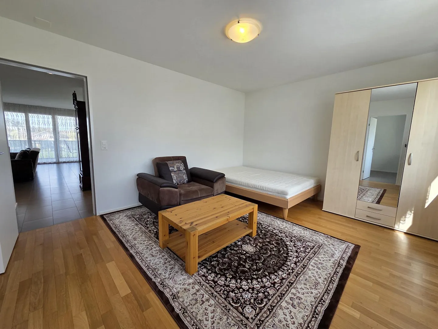 Charming and stylishly furnished apartment with large balcony - Photo 10 of 16