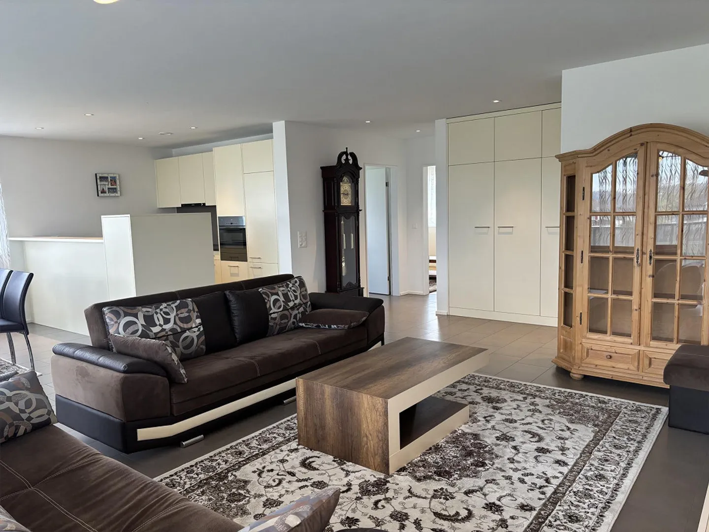 Charming and stylishly furnished apartment with large balcony - Photo 2 of 16