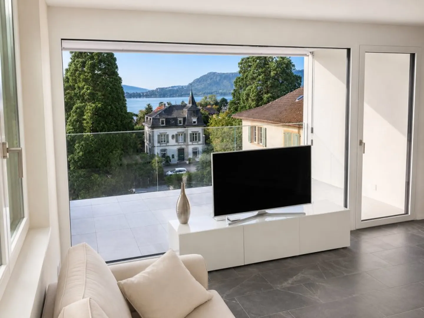 00029 - Aussicht und hell - Av. des Alpes 25 - Ste-Croix - Foto 3 von 6