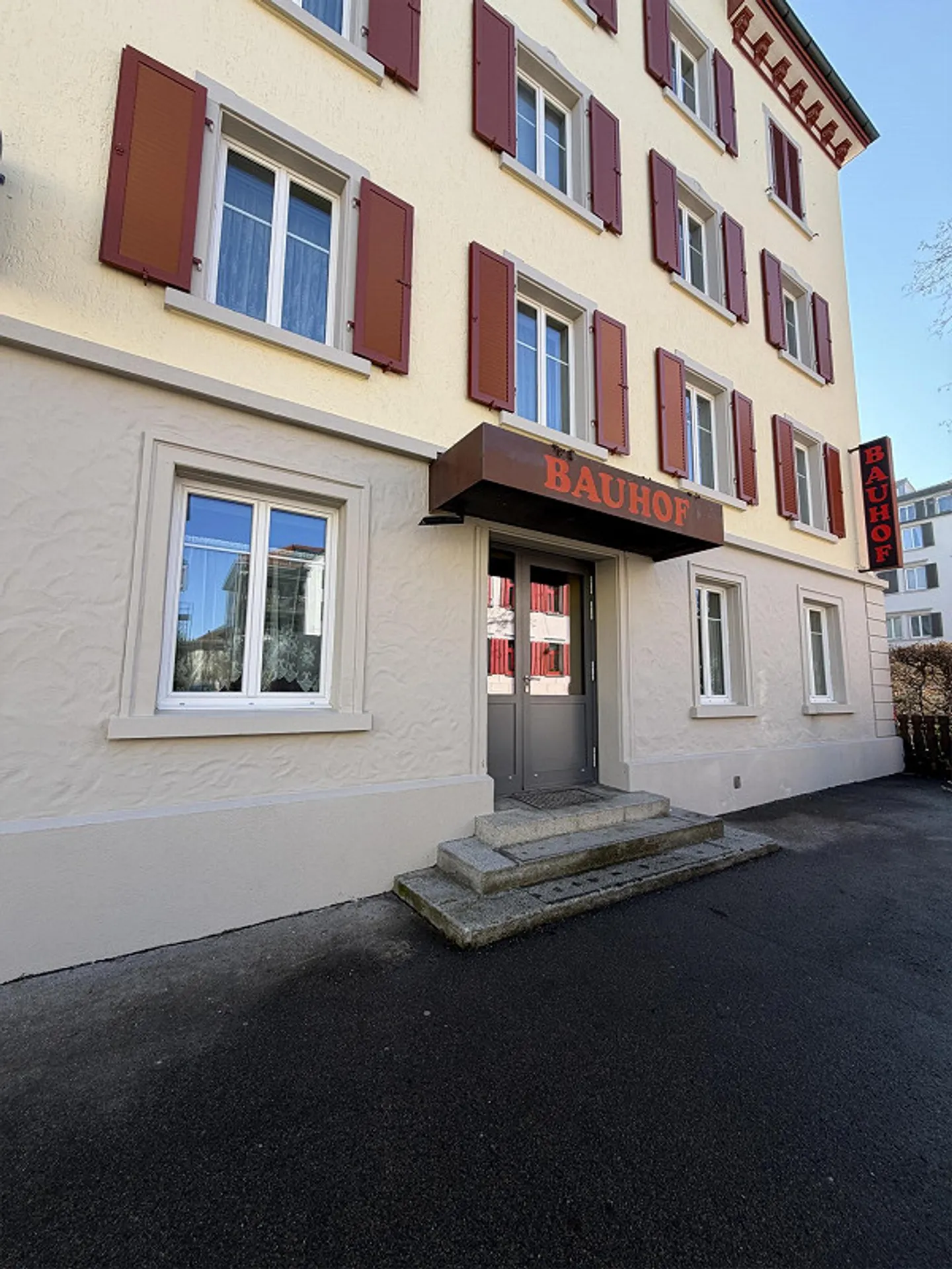 Spazio commerciale versatile con giardino in affitto - Foto 1 di 5