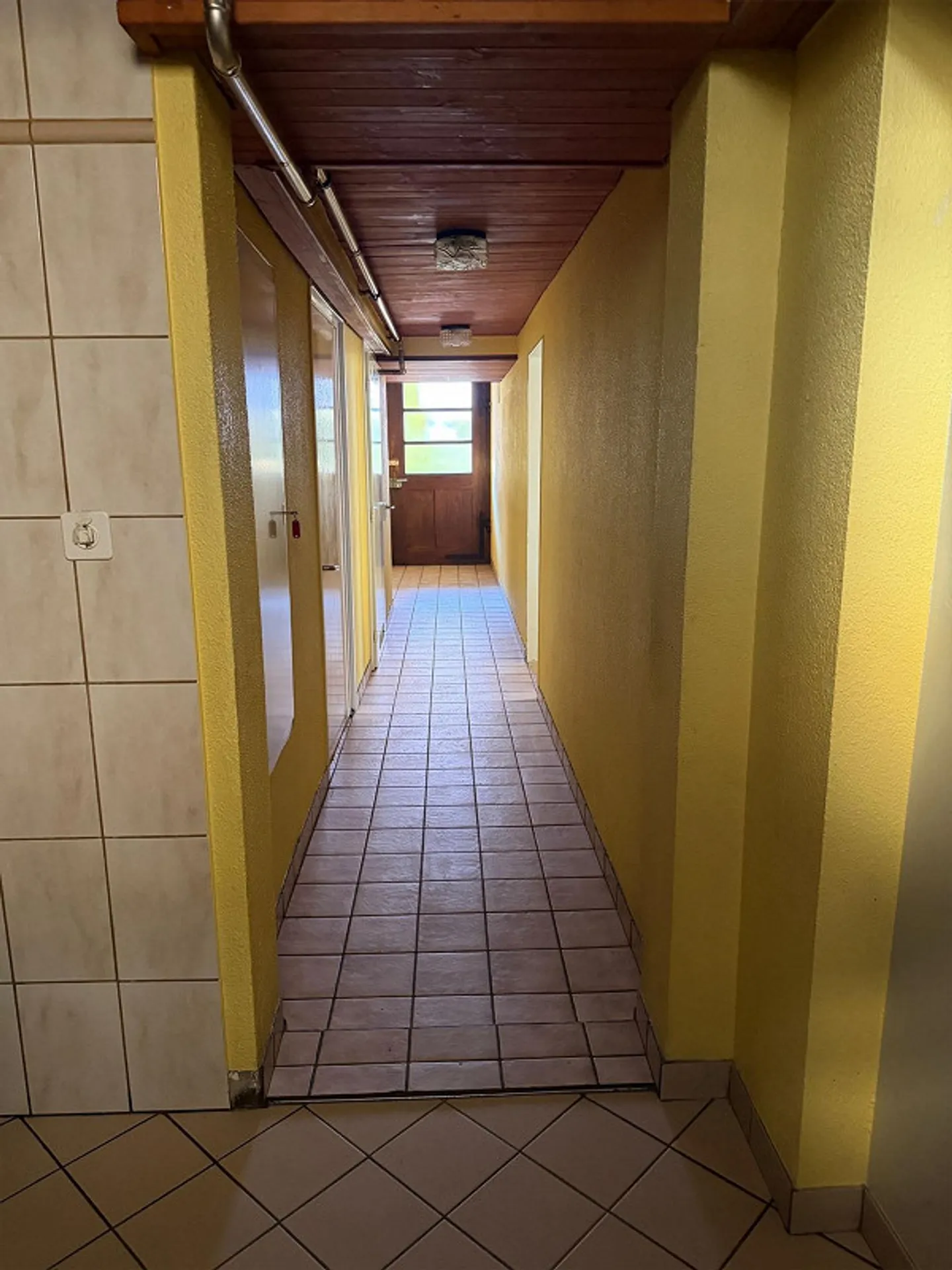 Spazio commerciale versatile con giardino in affitto - Foto 5 di 5