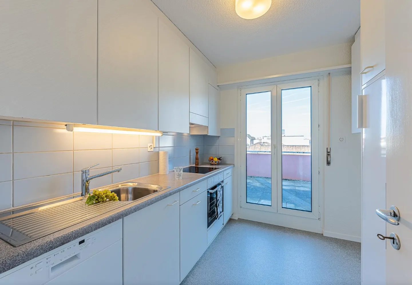 Charmantes Penthouse in Kleinbasel - Foto 2 von 8