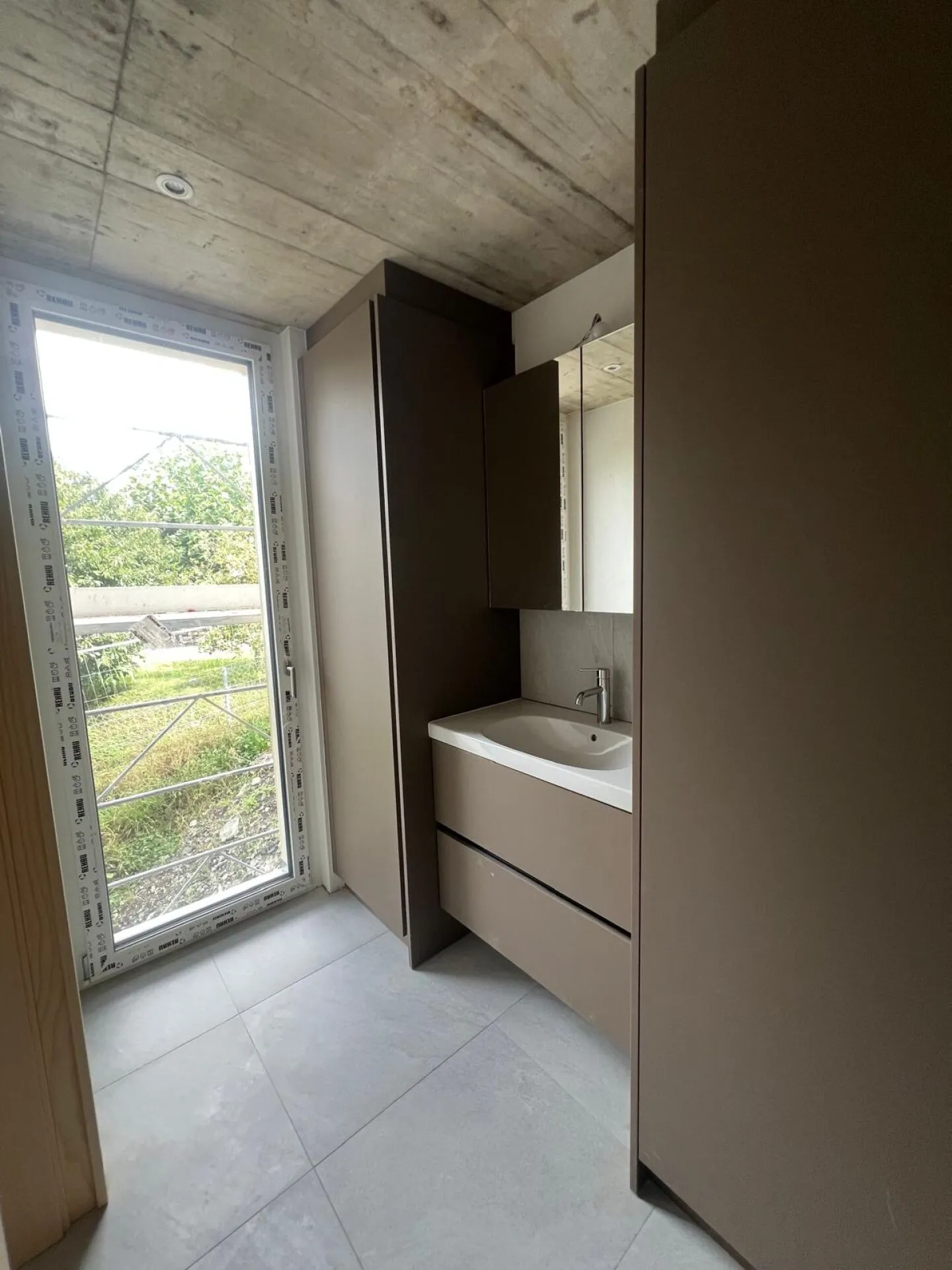 New high-end shared accommodation - Furnished rooms with balcony just steps from the train station! - Photo 1 of 14